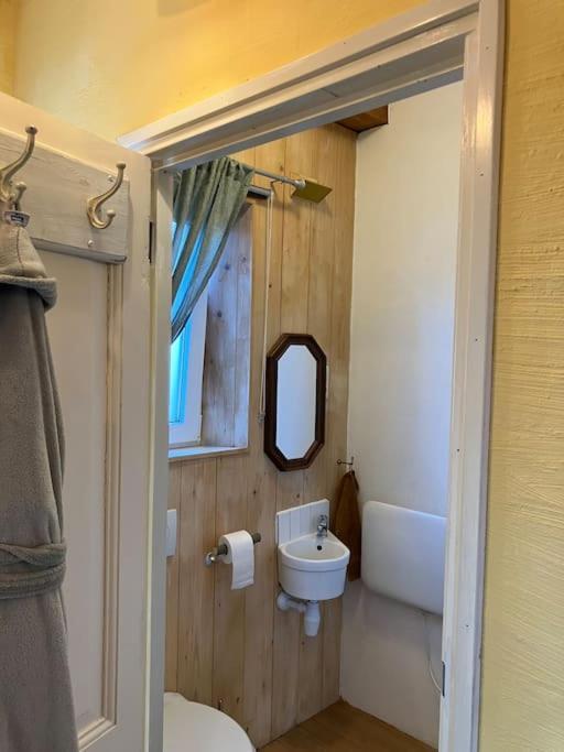 The Tiny Garage Apartment Кампен Екстериор снимка